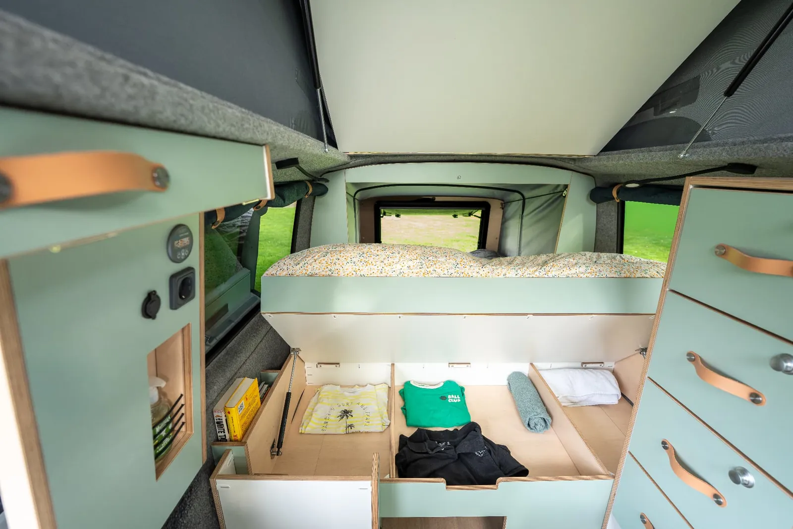 Rangement sous le lit du Wally-Van AIR