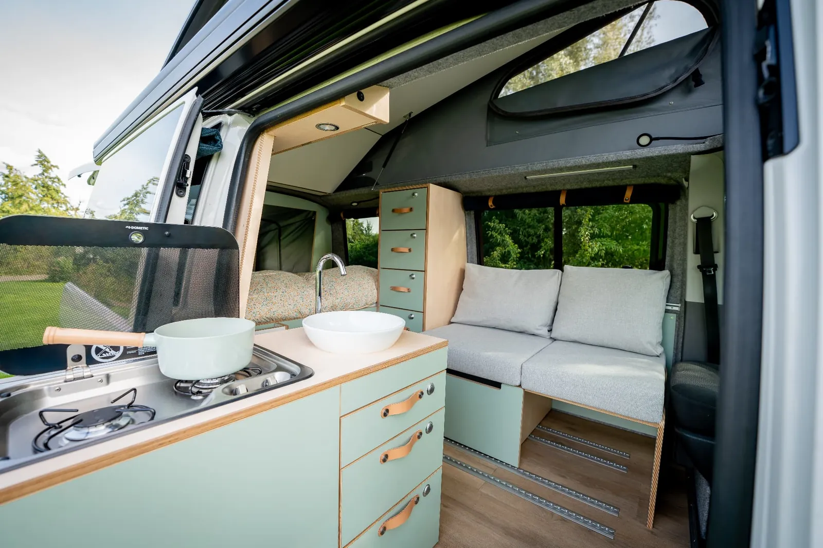Die modulare Loungebank im Wally-Van