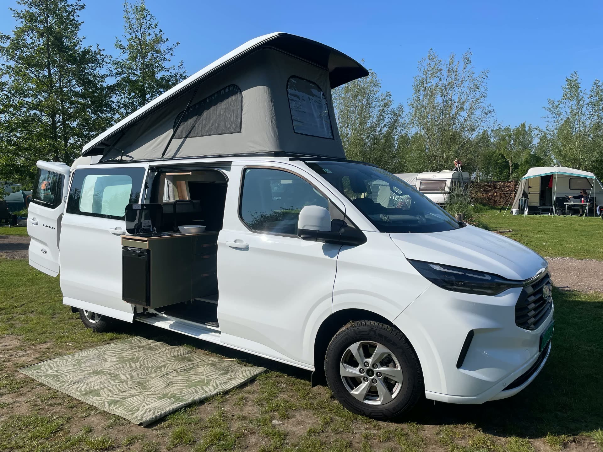 Wally-Van keuken in de Ford Transit Custom